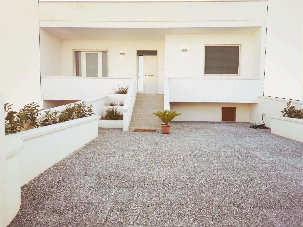 Via Alessandria Hotel Racale Exterior foto