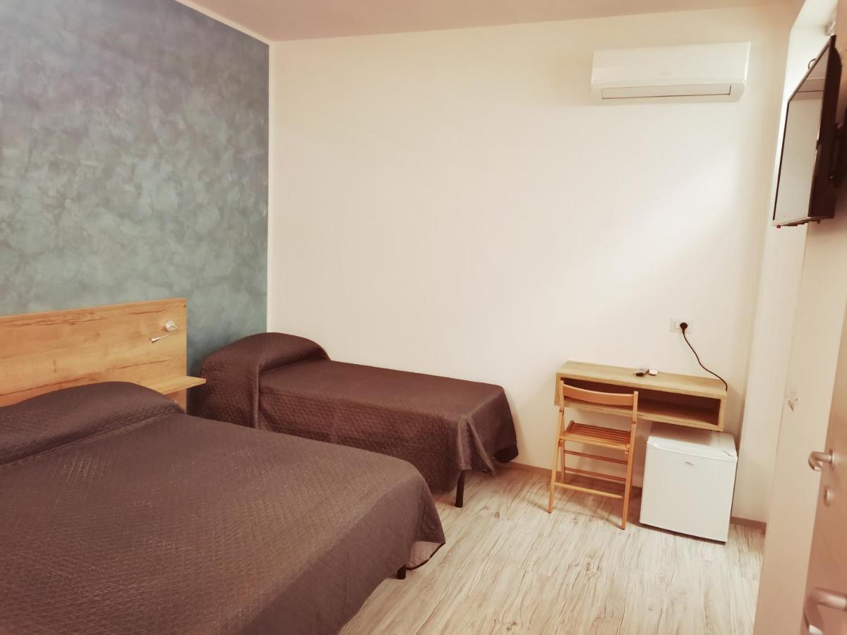 Via Alessandria Hotel Racale Cameră foto